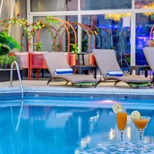 4* ホテル Howard Johnson Plaza By Wyndham Deira
